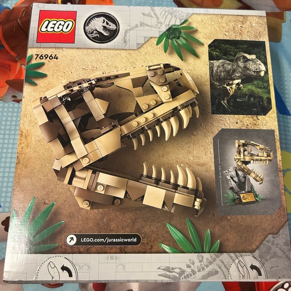 New LEGO Jurassic World Dinosaur Fossils: T Rex Skull Building Toy Ages 9+ 76964 - Picture 2 of 3